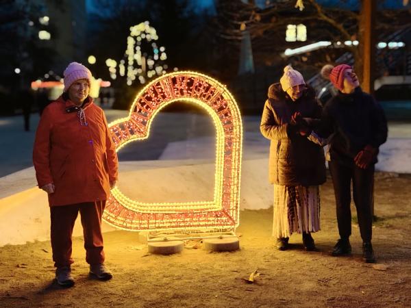 Postavljanje božično novoletne smreke in sprehod med lučkami