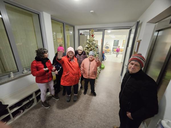 Prižig lučk in obisk Miklavža v mestni četrti Desni breg 