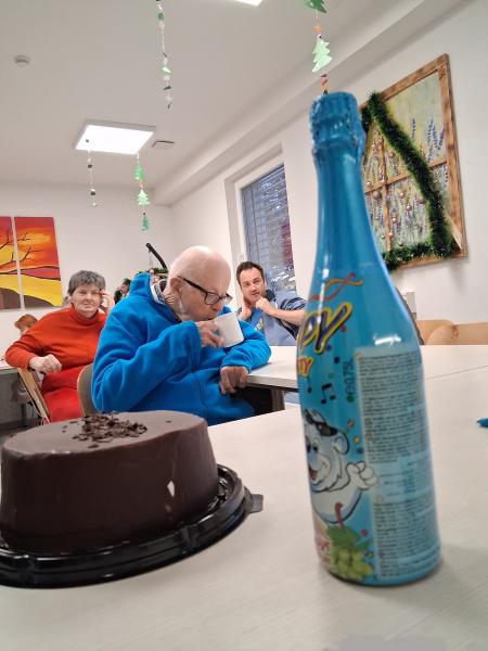 Pesem, tortica in druženje ob Suzaninem prazniku