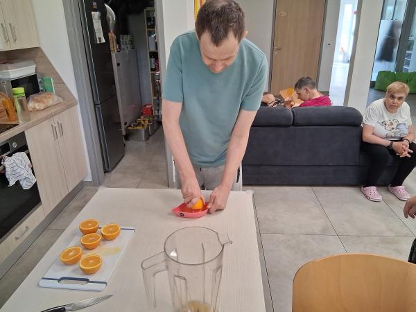 Petkovo razvajanje s sadnim smutijem 