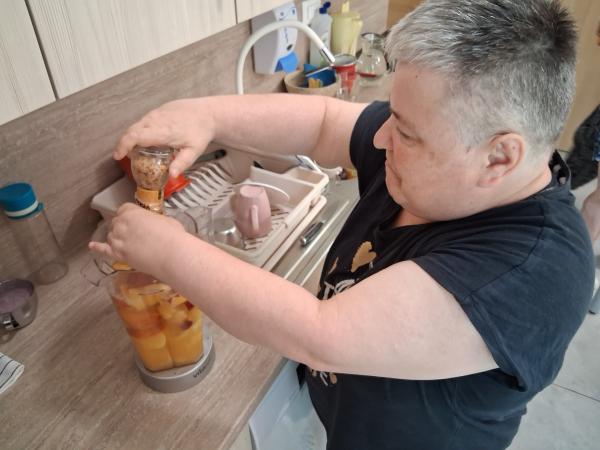 Petkovo razvajanje s sadnim smutijem 