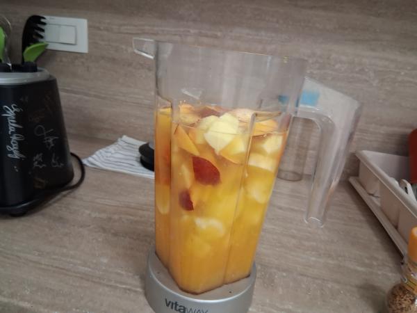 Petkovo razvajanje s sadnim smutijem 