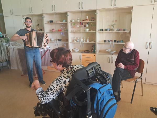 Pesem, ples in dobra volja v zadnjih dneh leta