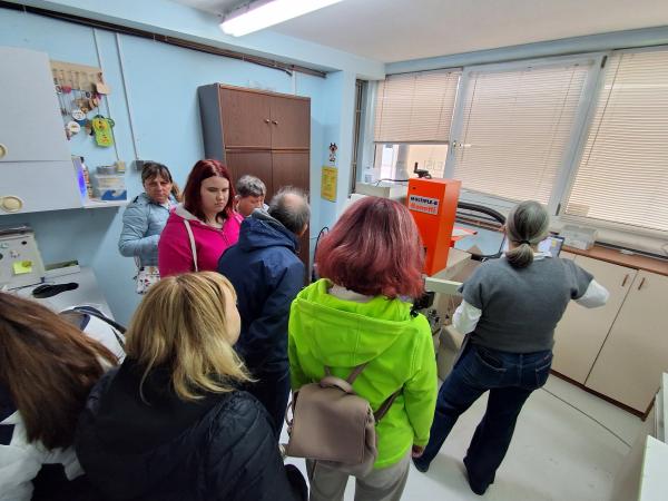 Obisk pri mojstrih gumbarstva – Dolejši Šempeter