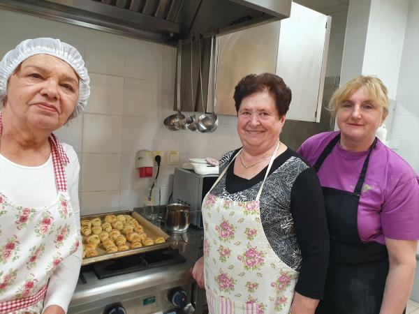 Dišalo je po sveže pečenih rogljičkih